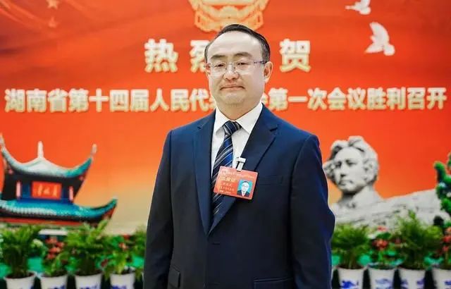 張家界市桑植縣委副書記、縣長梁高武：“喊”回10萬老鄉(xiāng)，和大家一塊過年