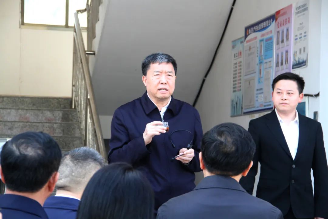 省政協(xié)黨組書(shū)記、主席毛萬(wàn)春調(diào)研湖南湘豐桑植白茶有限公司